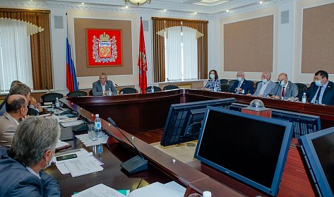 Депутаты готовятся к заседанию ЗС